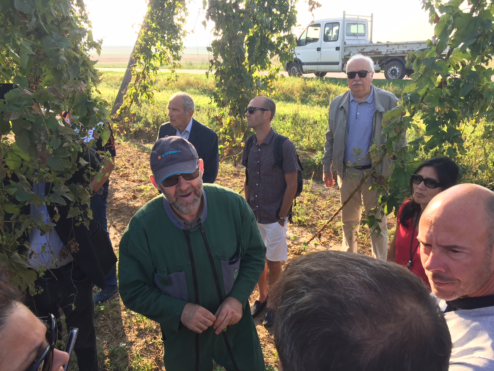 1	Freddy MERCKLING présente la culture du houblon